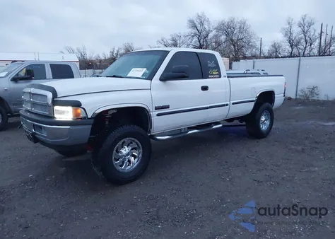 1998 Dodge Ram 2500 St z USA, uszkodzony, nr VIN 1B7KF2362WJ229561